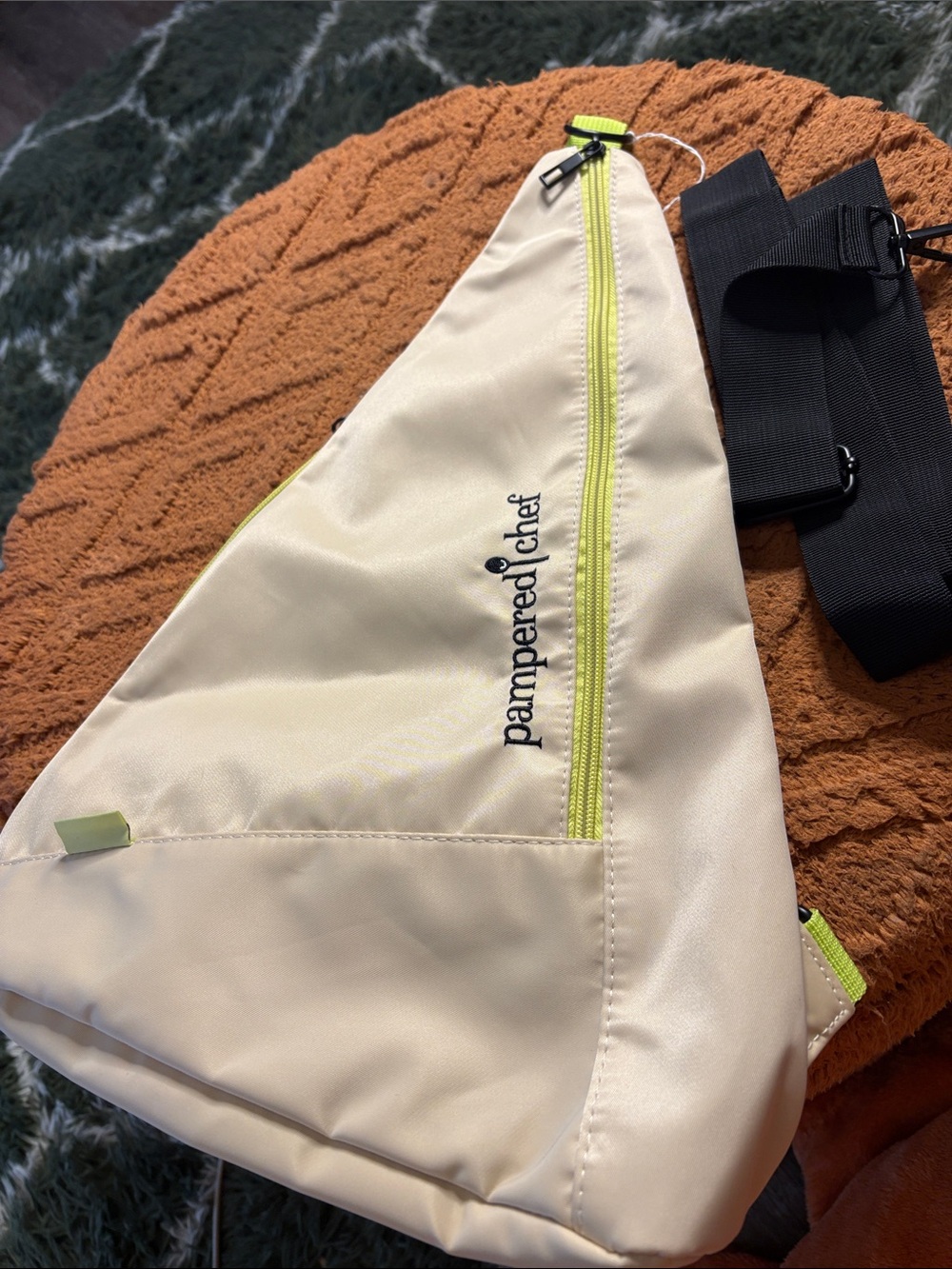 Pampered Chef Cream Sling Bag with Lime Accents